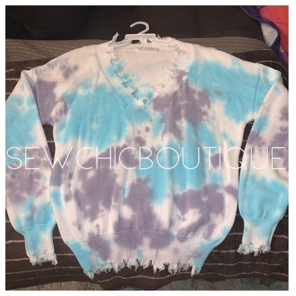 Tie Dyed V-Neck Sweater with Frayed Hem - Picture 5 of 8